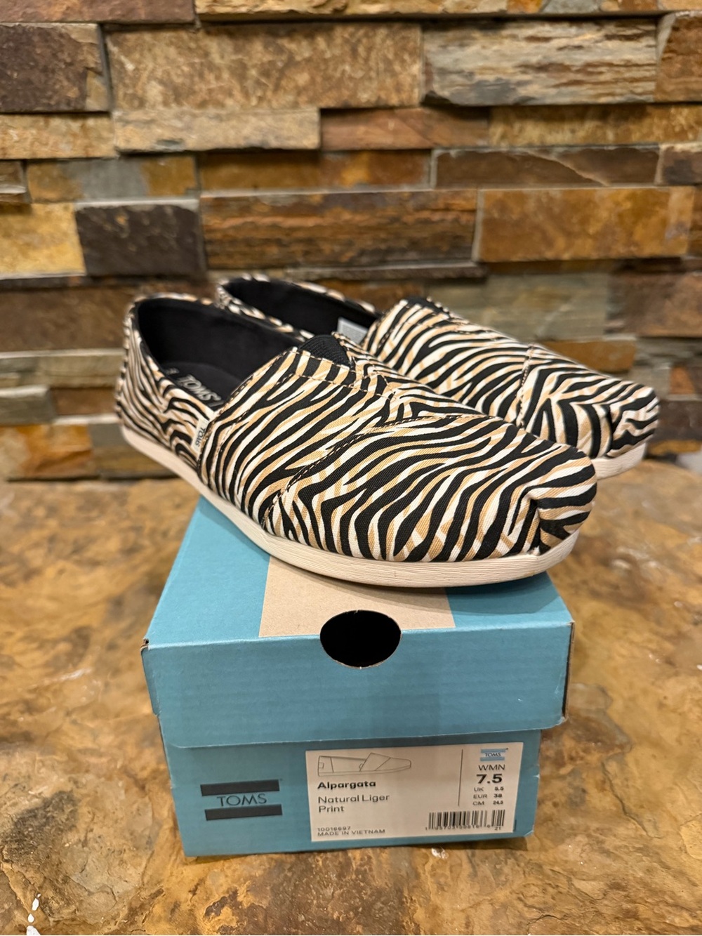 Toms Kids Zebra-Print Slip-On Moccasins in Black & Cream 7.5